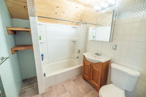 $515,000 | 24624 T Highway, Milan, MO 63556