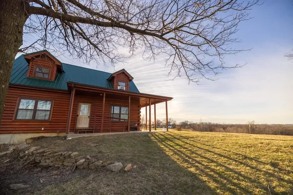 $515,000 | 24624 T Highway, Milan, MO 63556