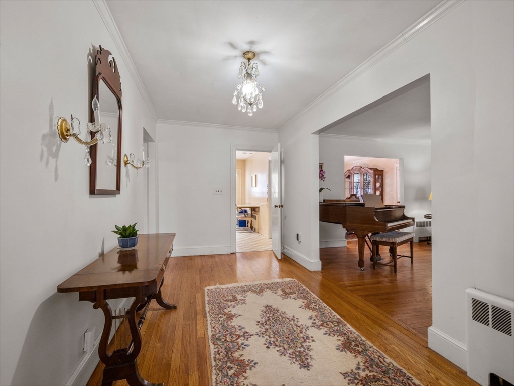 130 Fairway Road Brookline, MA 02467 - Photo 5 of 28