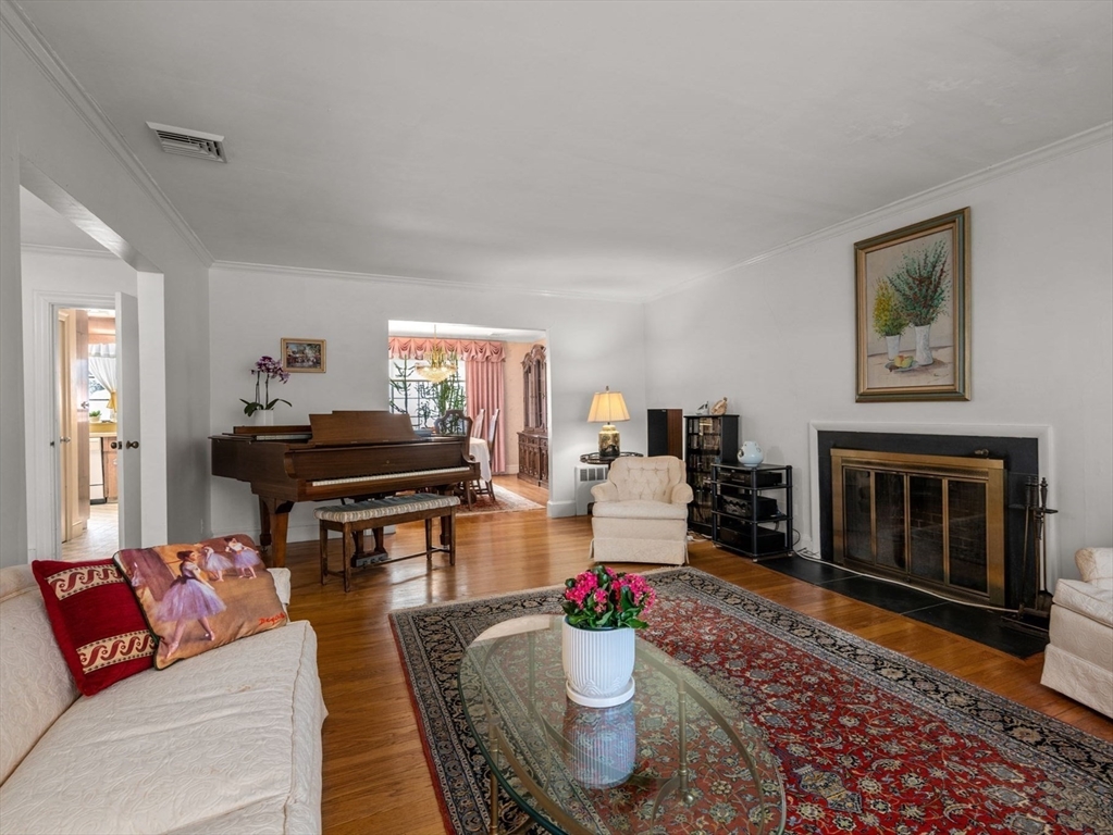 130 Fairway Road Brookline, MA 02467 - Photo 9 of 28