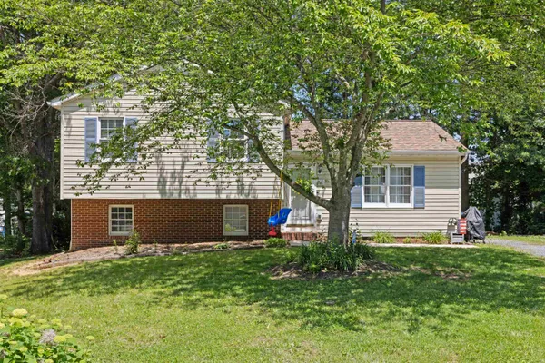 $325,000 | 16 Kingston Court, Stuarts Draft, VA 24477