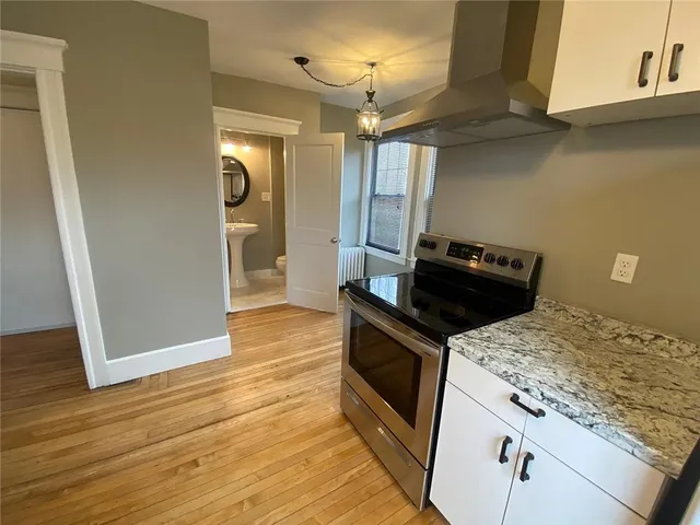 $1,800 | 31 Bayside Avenue, Unit 3, Newport, RI 02840