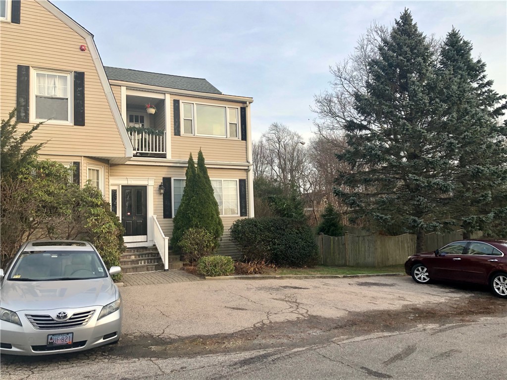31 Bayside Avenue, Unit 3 Newport, RI 02840 - Photo 9 of 11