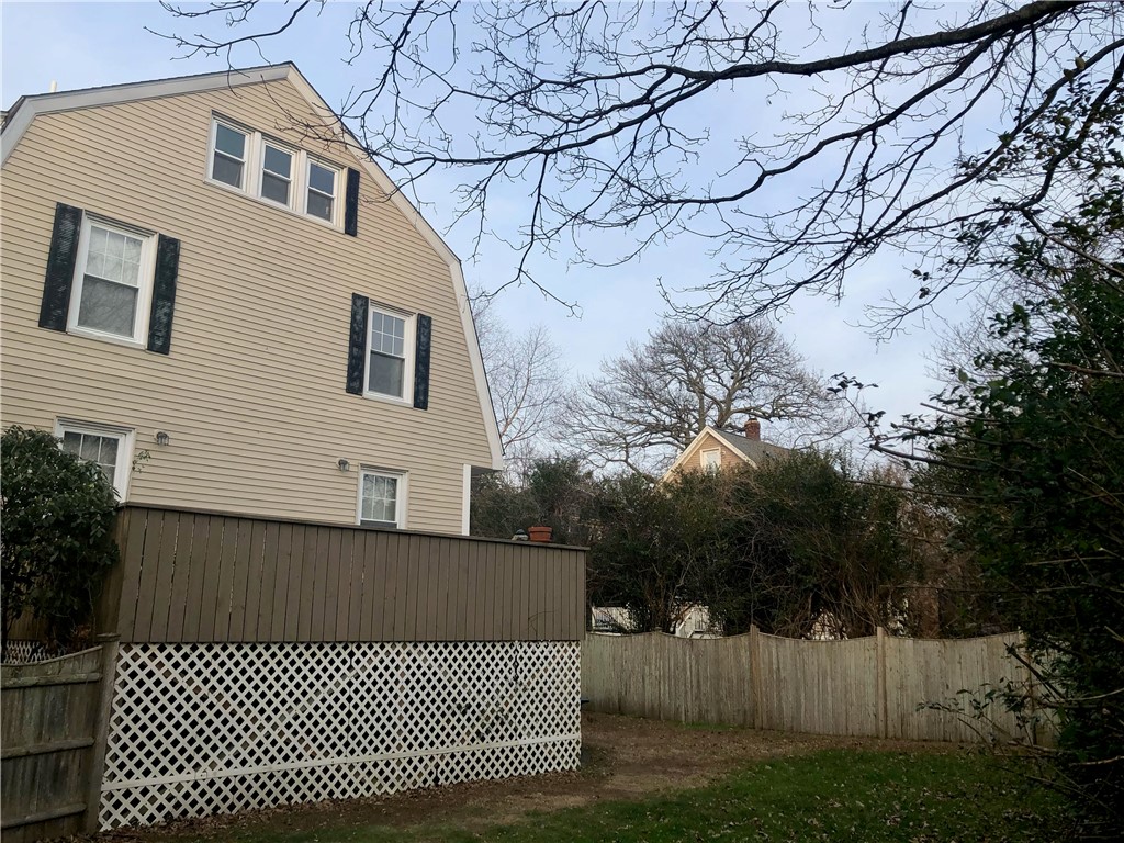 31 Bayside Avenue, Unit 3 Newport, RI 02840 - Photo 10 of 11