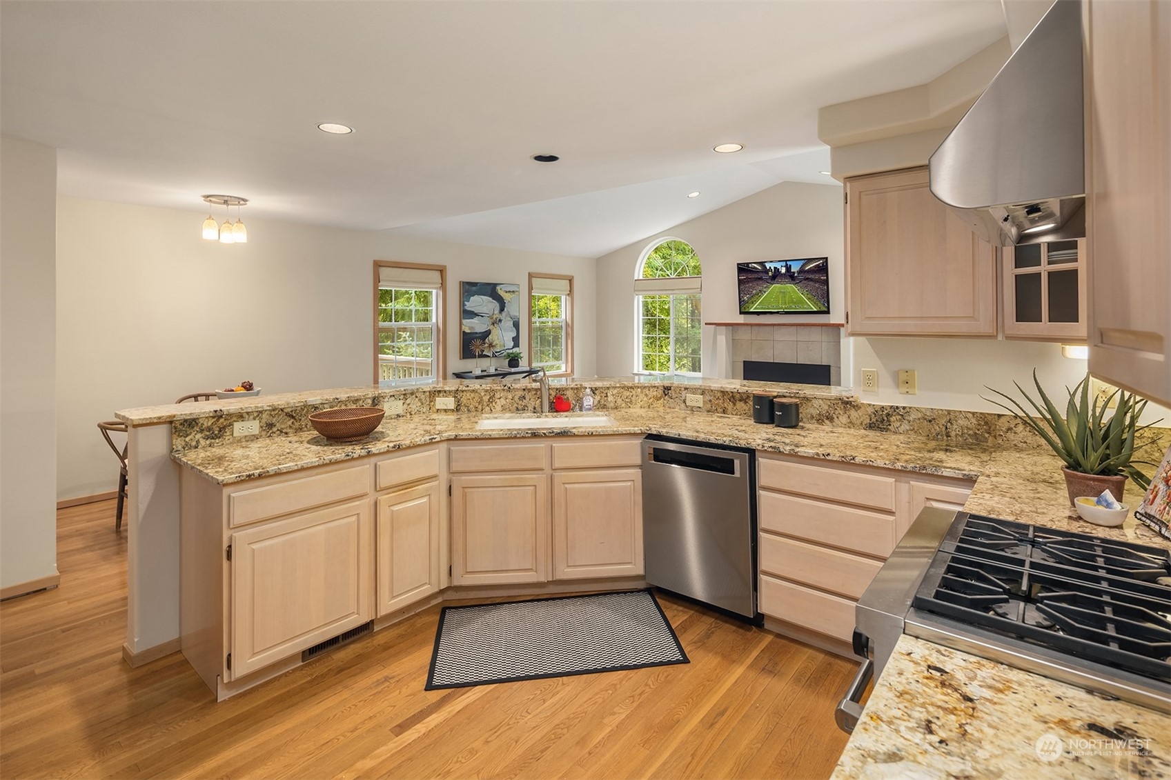 8218 Hansen Road Northeast Bainbridge Island, WA 98110 - Photo 11 of 34 Gallery Image 11