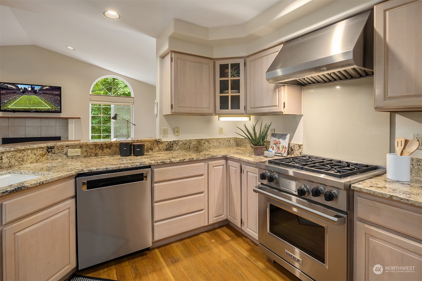 8218 Hansen Road Northeast Bainbridge Island, WA 98110 - Photo 10 of 34 Gallery Image 10