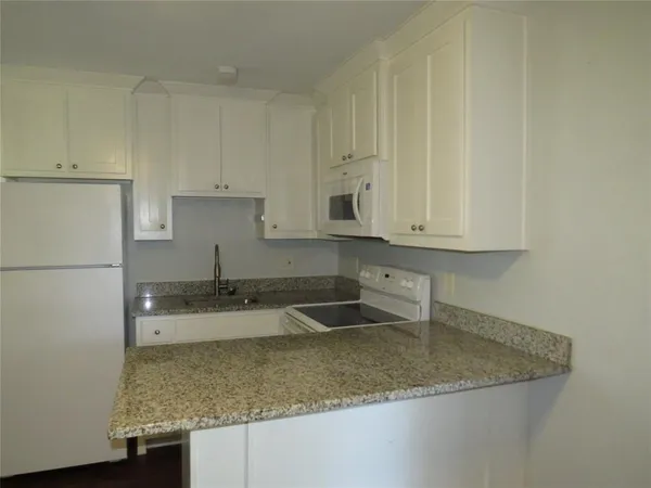 $825 | 1026 Thomas Street, Denton, TX 76201