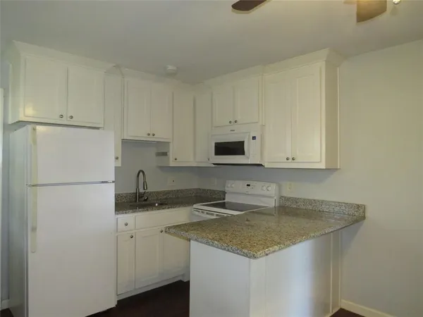 $825 | 1026 Thomas Street, Denton, TX 76201