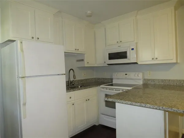 $825 | 1026 Thomas Street, Denton, TX 76201