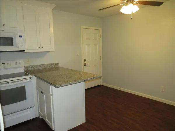 $825 | 1026 Thomas Street, Denton, TX 76201