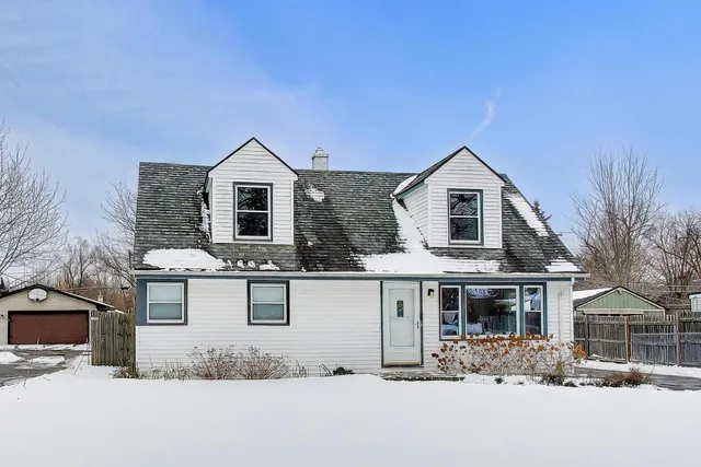 $350,000 | 18219 West Big Oaks Road, Grayslake, IL 60030