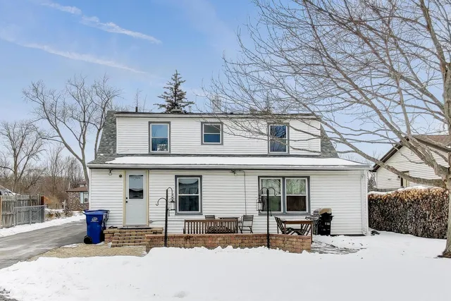 $350,000 | 18219 West Big Oaks Road, Grayslake, IL 60030