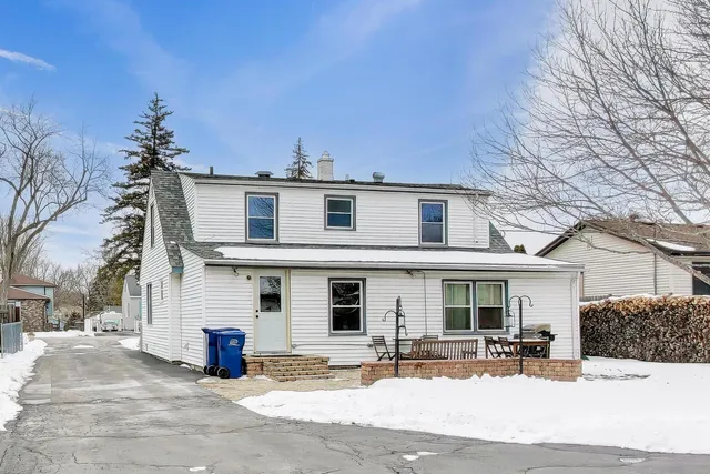 $350,000 | 18219 West Big Oaks Road, Grayslake, IL 60030