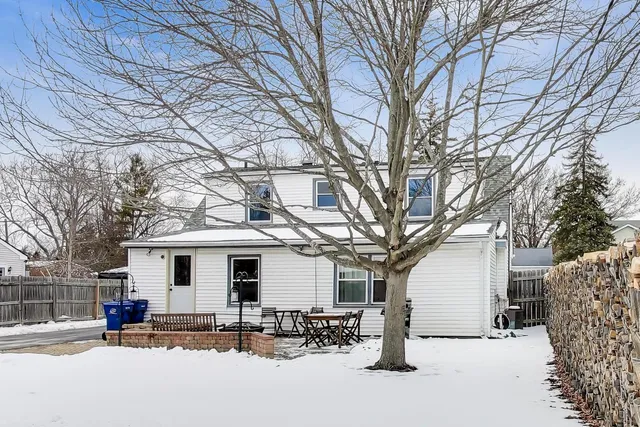 $350,000 | 18219 West Big Oaks Road, Grayslake, IL 60030