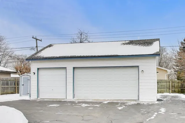 $350,000 | 18219 West Big Oaks Road, Grayslake, IL 60030