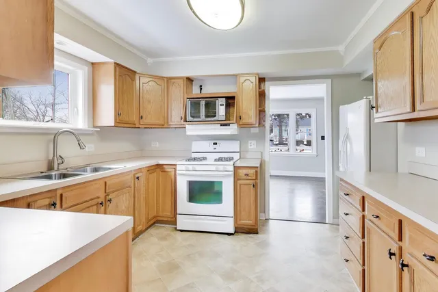 $350,000 | 18219 West Big Oaks Road, Grayslake, IL 60030