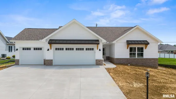 $569,900 | 720 Wellington Drive, Washington, IL 61571