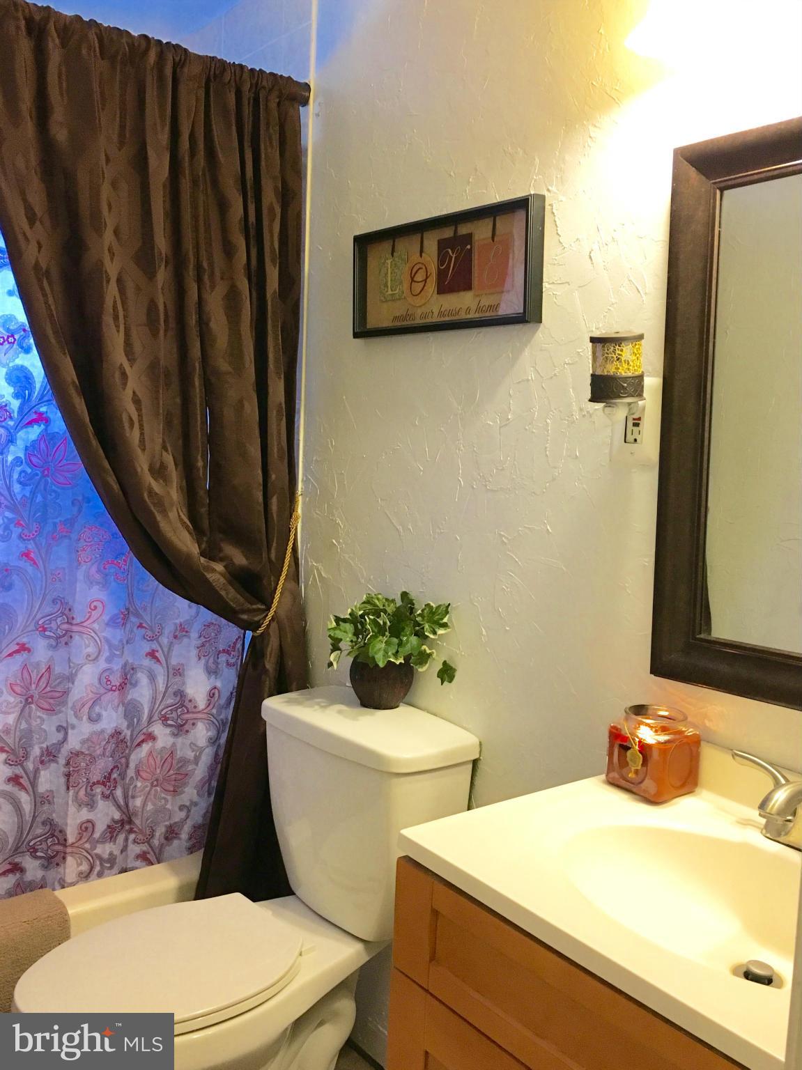 2131 Southorn Road Baltimore, MD 21220 - Photo 8 of 24 Bath