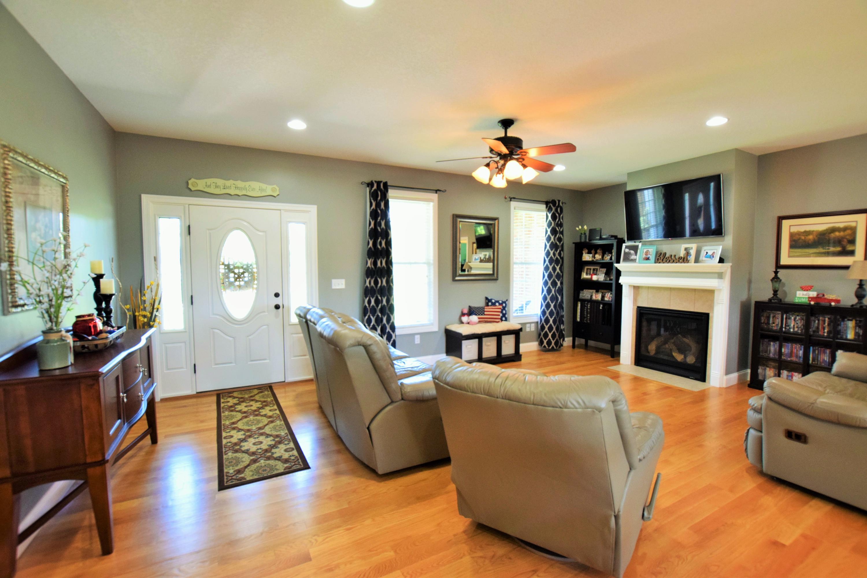 405 Hatcher Road Seymour, TN 37865 - Photo 4 of 30 Living rm