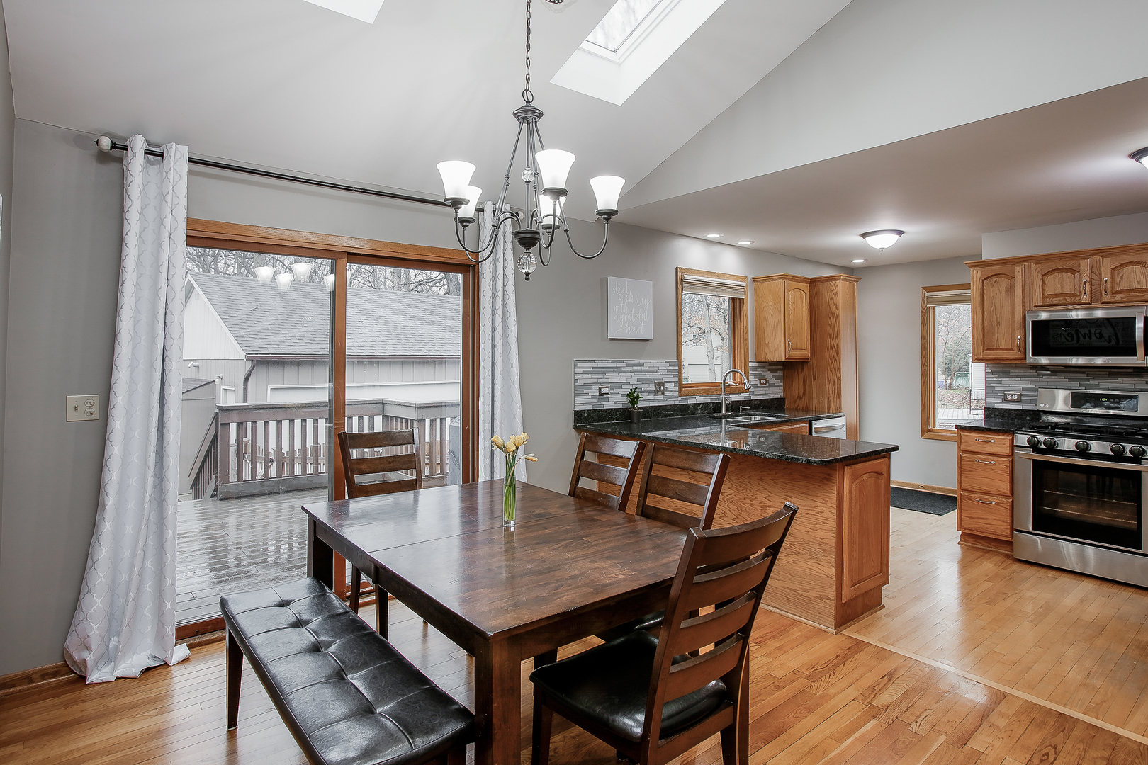 27W522 Manchester Road Winfield, IL 60190 - Photo 4 of 21