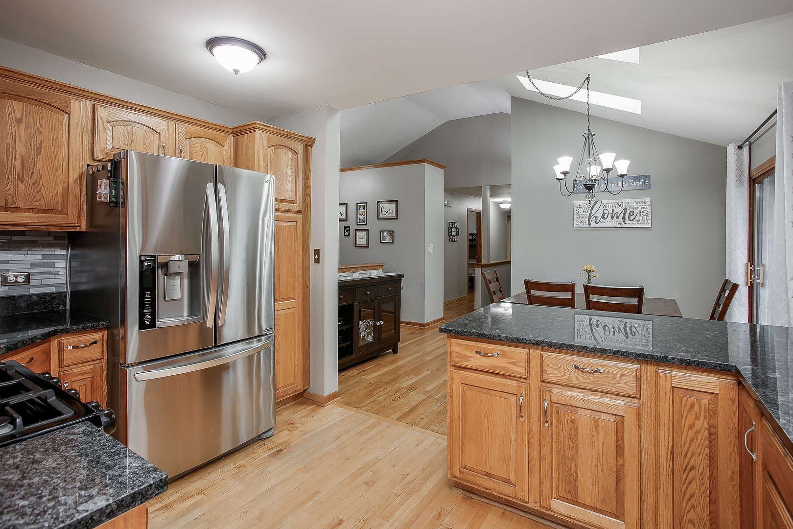 27W522 Manchester Road Winfield, IL 60190 - Photo 6 of 21