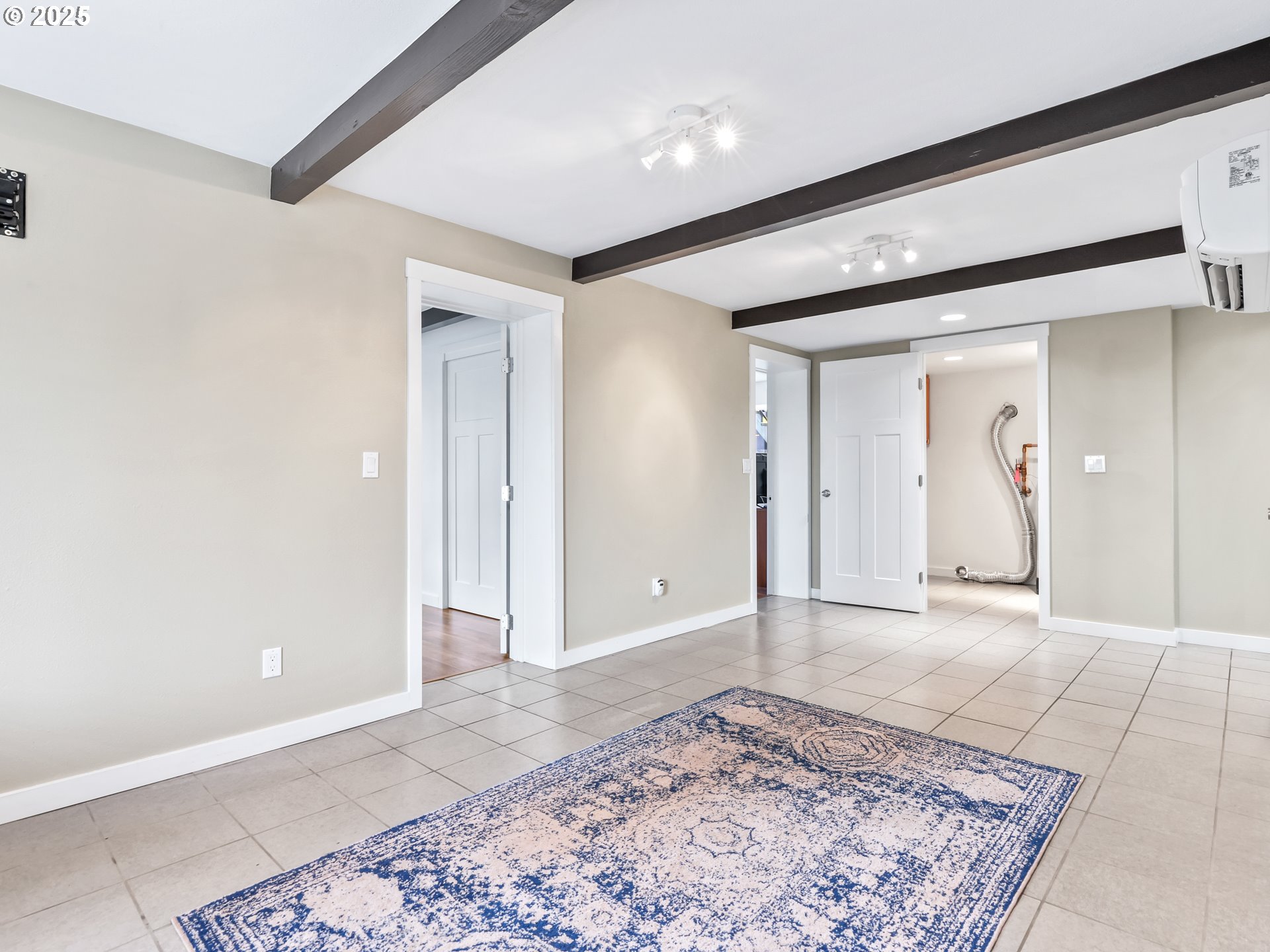 5714 Northwest 169th Street Ridgefield, WA 98642 - Photo 23 of 48 a view of a hallway