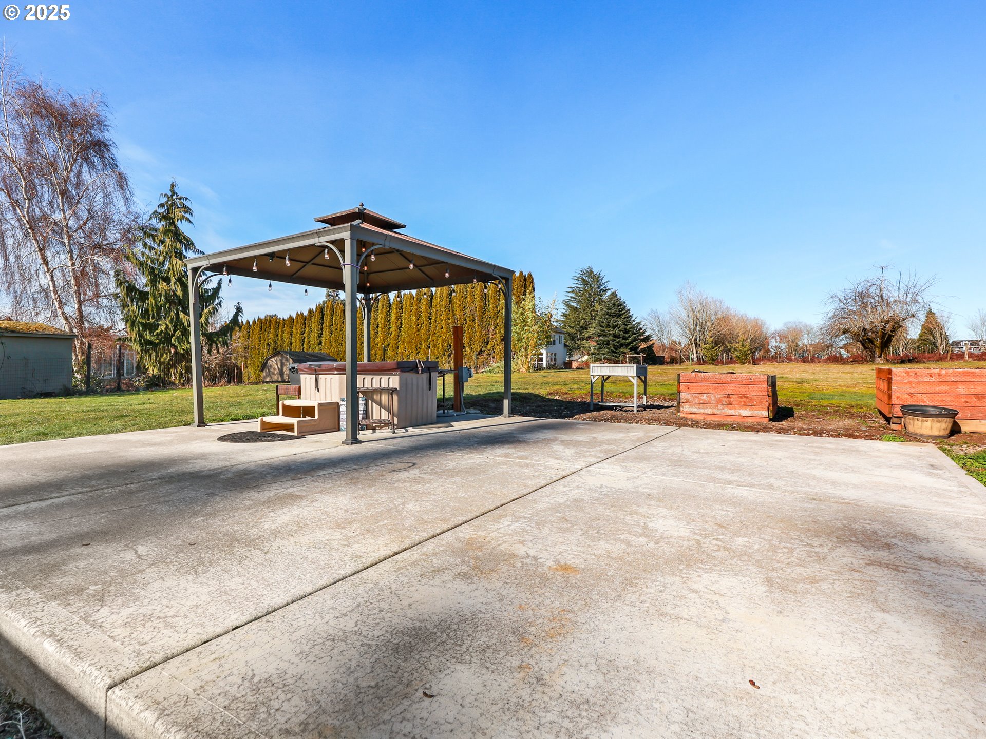 5714 Northwest 169th Street Ridgefield, WA 98642 - Photo 33 of 48 a view of patio with a table and chairs under an umbrella