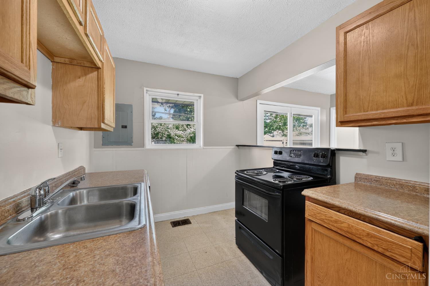 8745 Daly Road Cincinnati, OH 45231 - Photo 13 of 31 Gallery Image 13