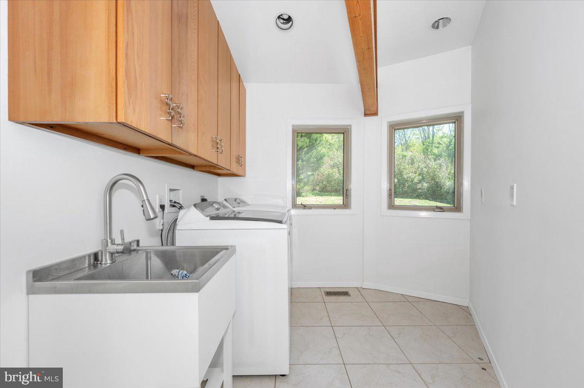11127 Dublin Road Woodsboro, MD 21798 - Photo 27 of 62 a kitchen with stainless steel appliances a sink and cabinets