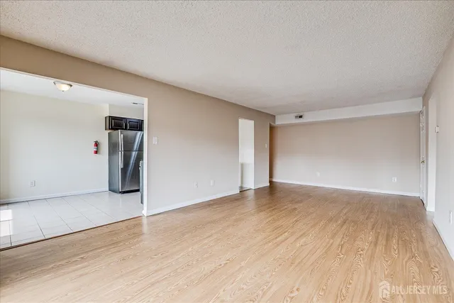 $2,500 | 223 Edison Glen Terrace, Edison, NJ 08837