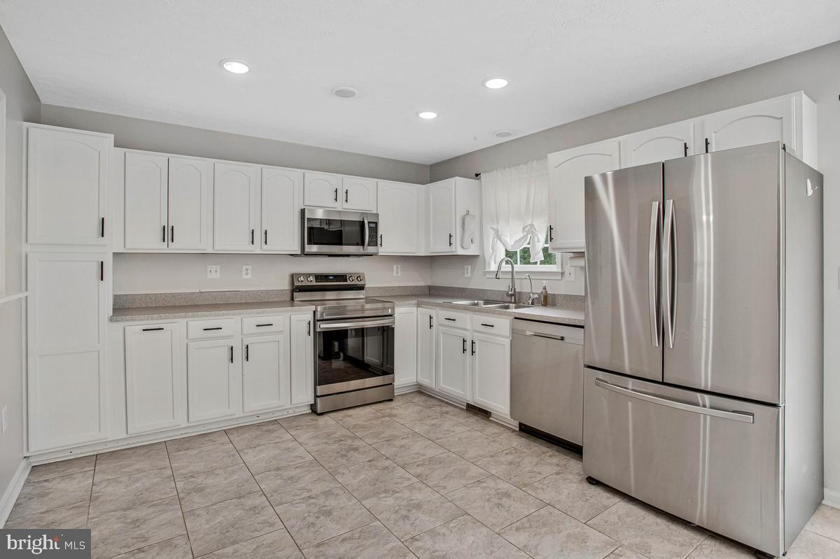 40295 Busy Corner Road Leonardtown, MD 20650 - Photo 11 of 34 Modern kitchen with sleek finishes.