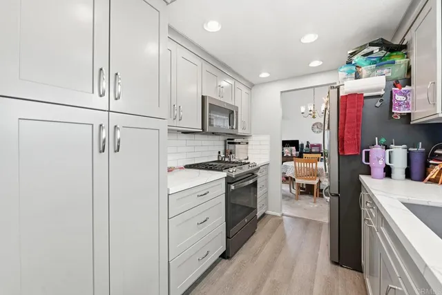 $899,900 | 11275 Pinestone Court, San Diego, CA 92128