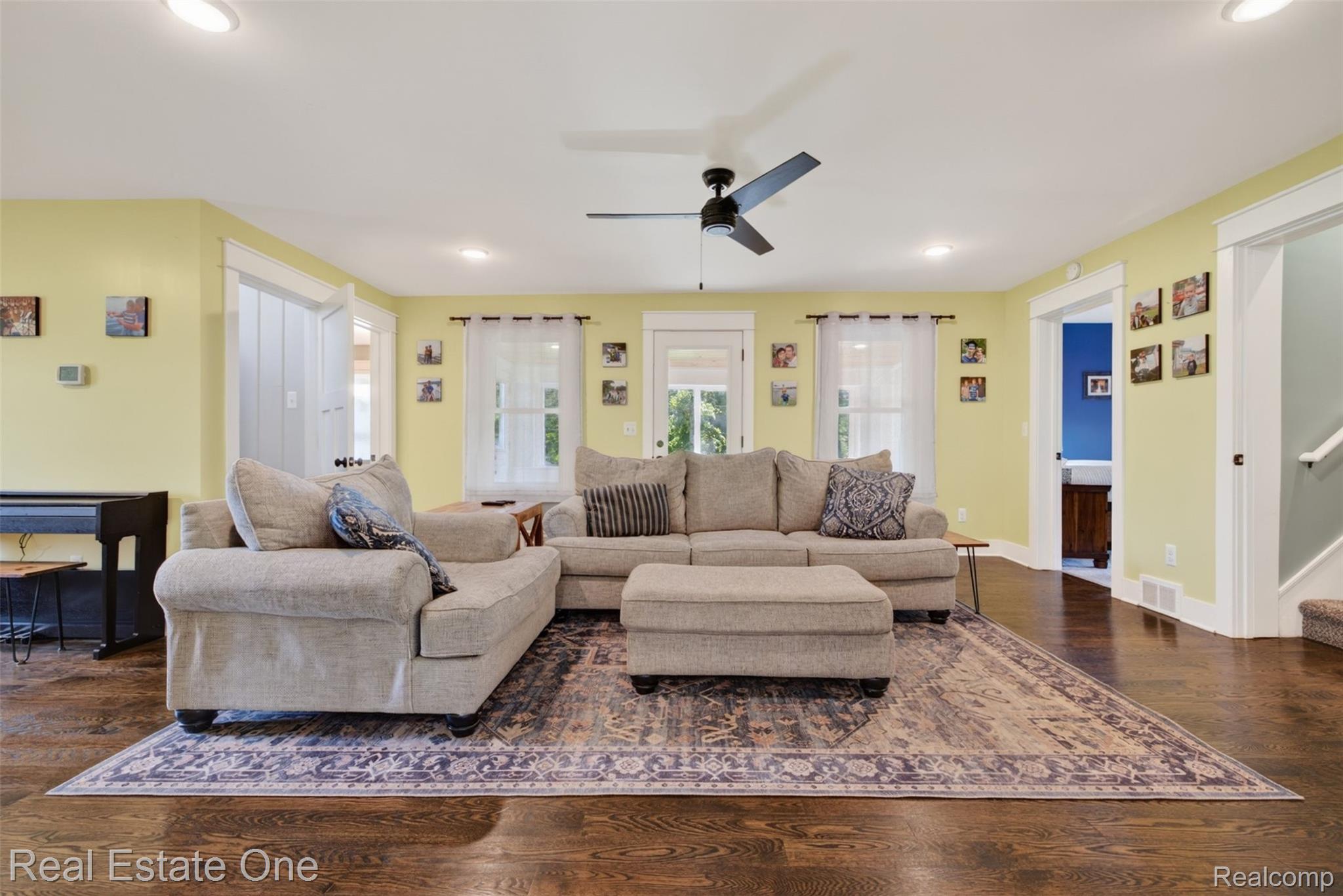 2355 South Sashabaw Road Ortonville, MI 48462 - Photo 57 of 57 5) Living Room.jpg