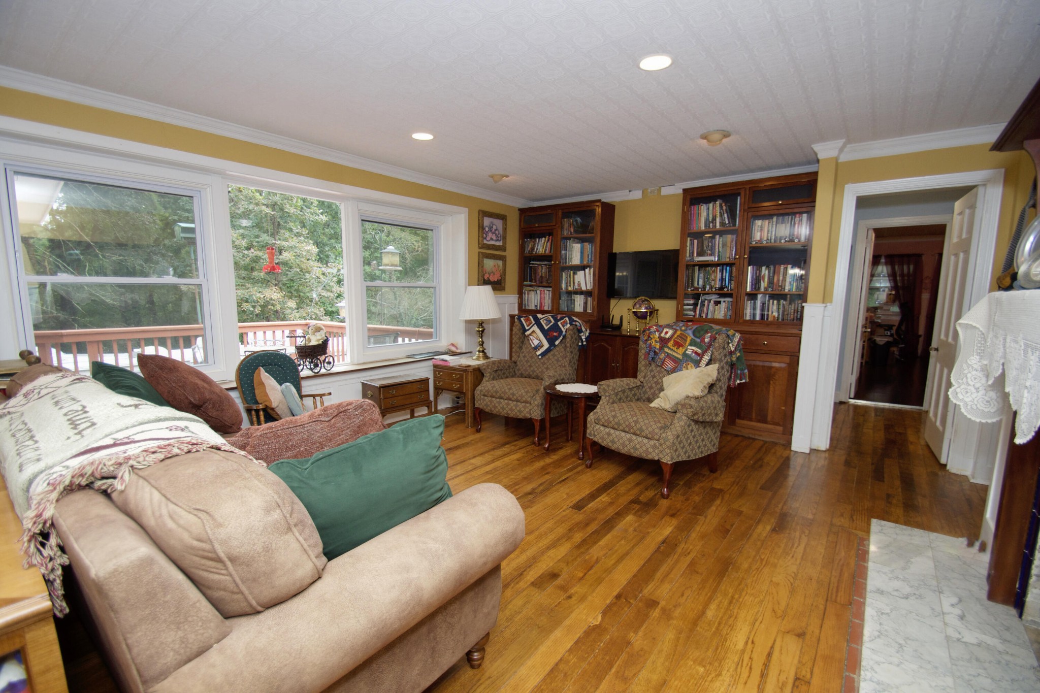 35 Outer Drive Oak Ridge, TN 37830 - Photo 8 of 40 a living room with furniture and a large window
