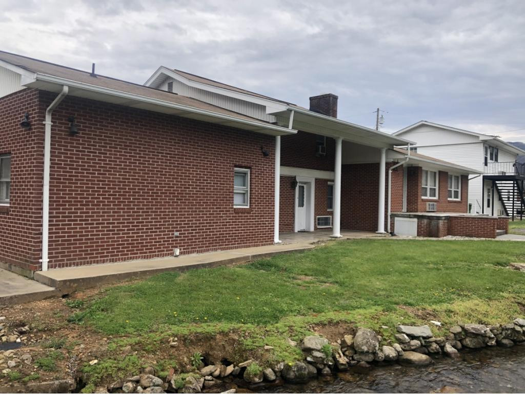 227 Spring Street, Unit 1 5 Hampton, TN 37658 - Photo 3 of 34 227 Spring Street