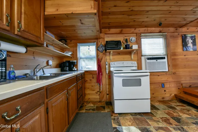 $395,000 | 31 Main Street, Greenfield, NY 12850