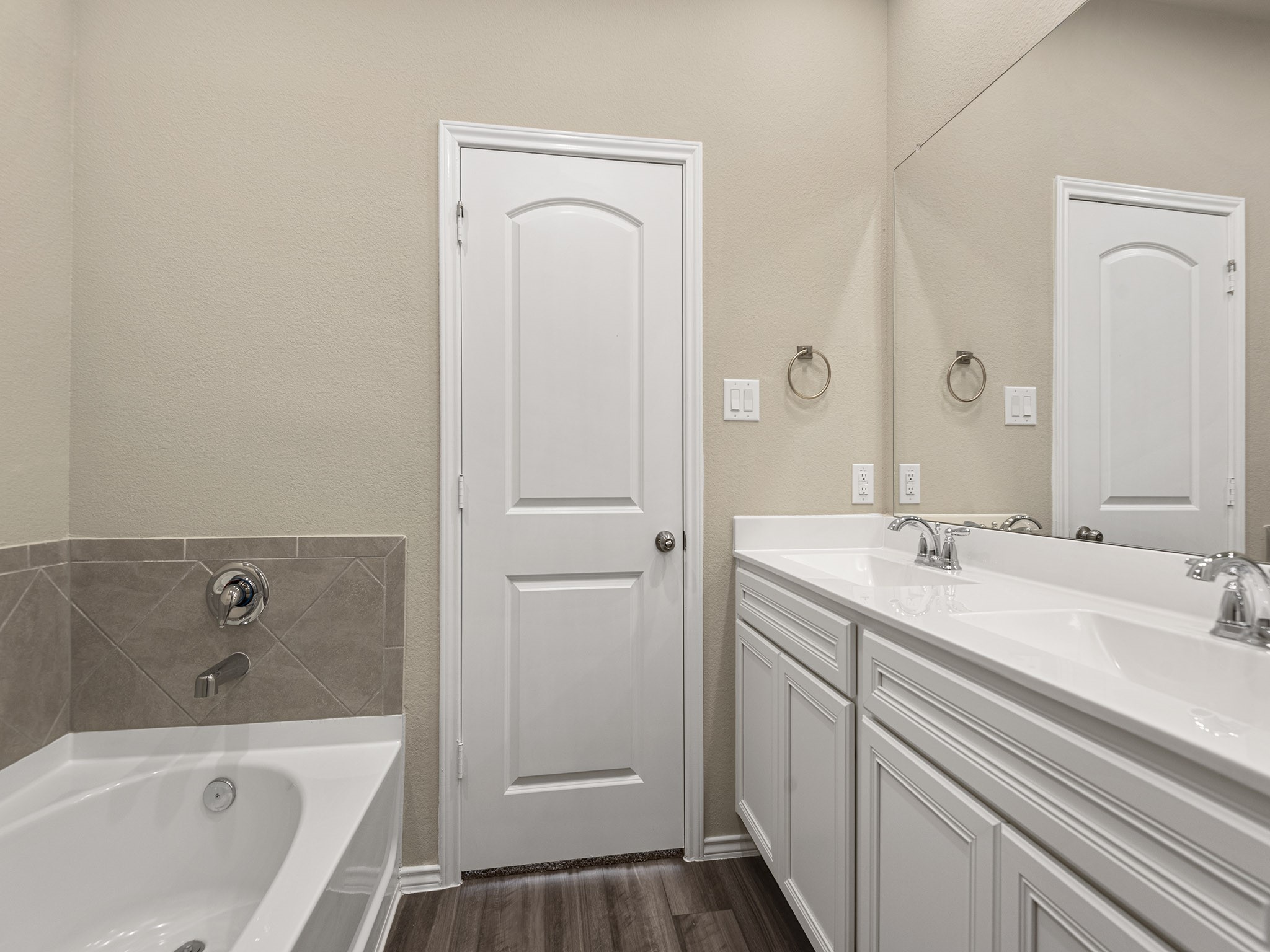 9278 Inland Leather Lane Conroe, TX 77385 - Photo 18 of 35 Primary bath