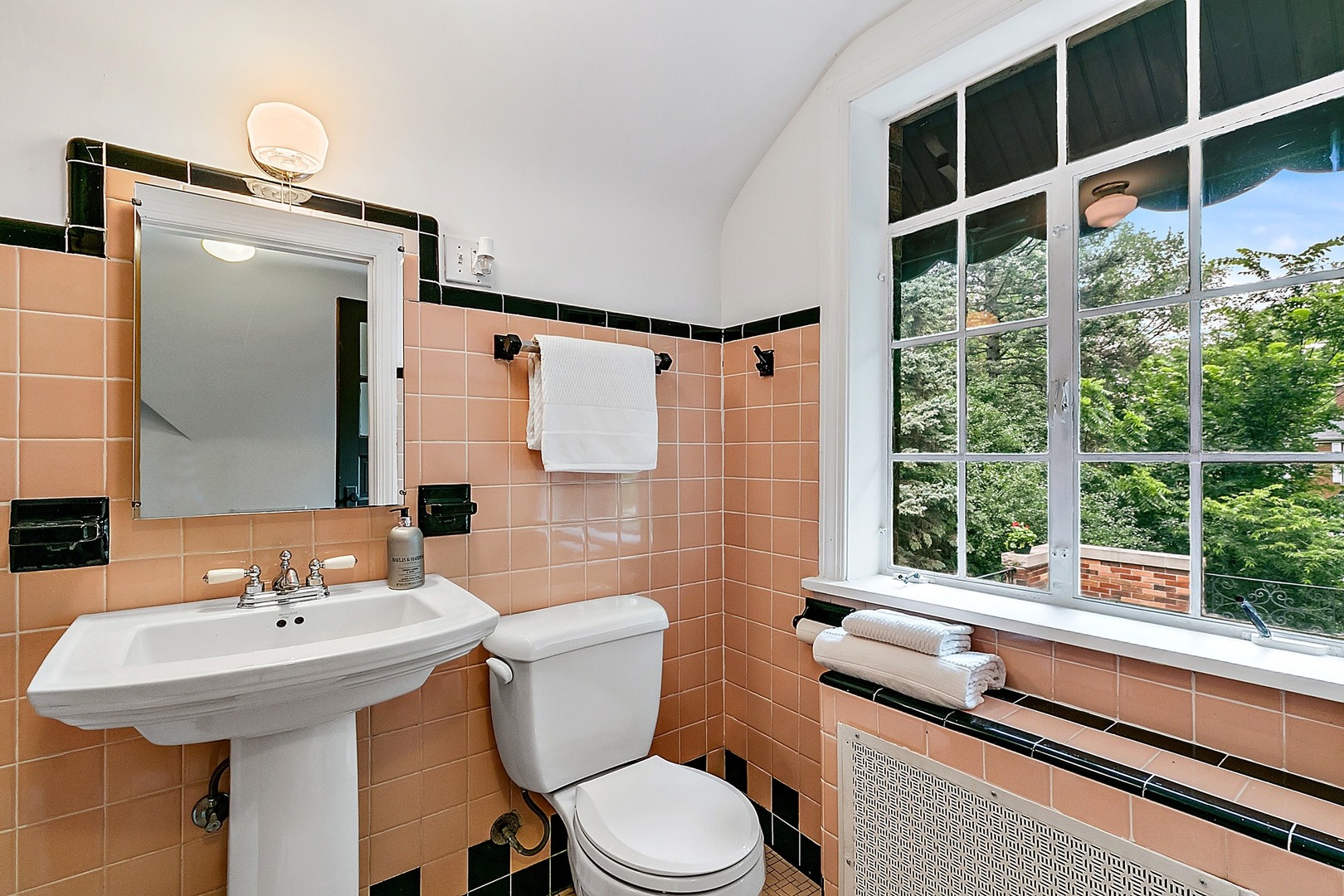 595 East Parkway Road Riverside, IL 60546 - Photo 15 of 35 a bathroom with a sink a toilet and shower
