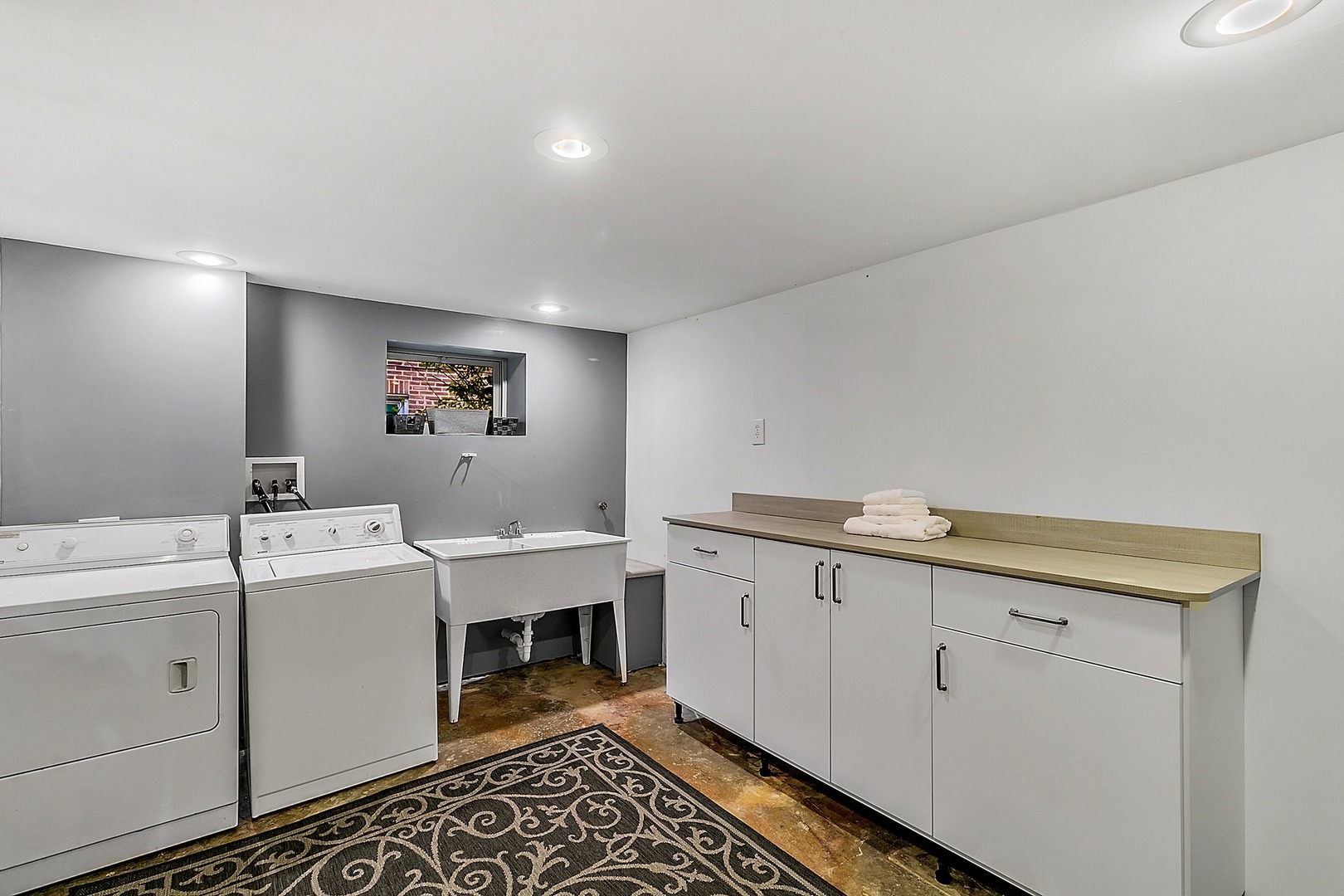 595 East Parkway Road Riverside, IL 60546 - Photo 22 of 35 a room with dryer and washer