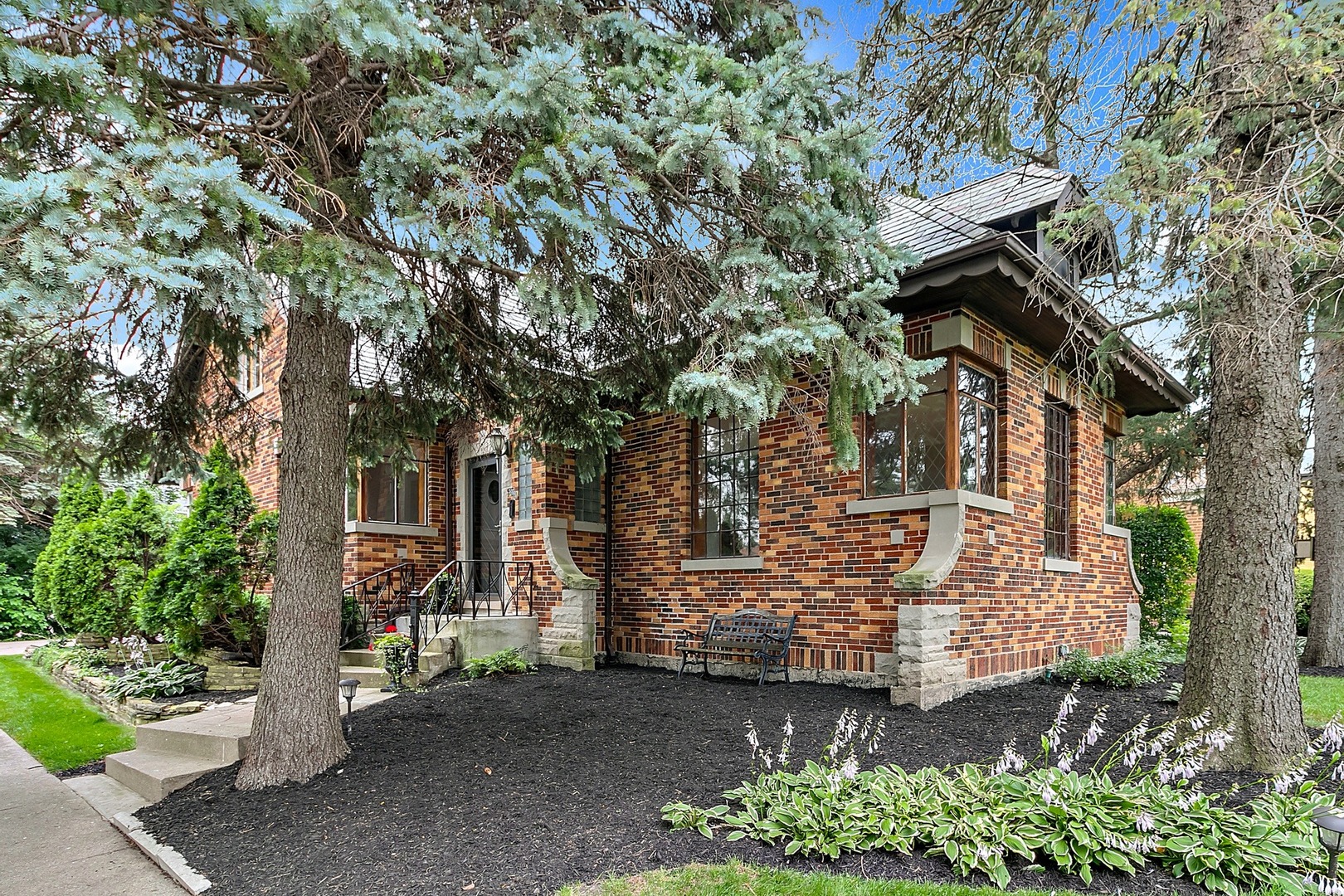 595 East Parkway Road Riverside, IL 60546 - Photo 25 of 35 front view of a house with a tree