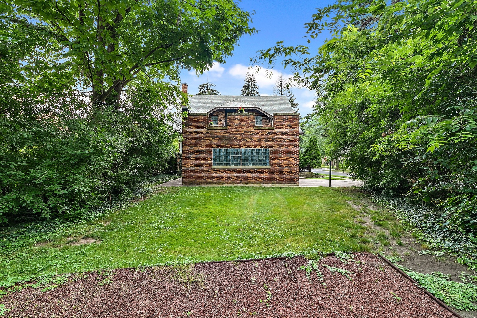 595 East Parkway Road Riverside, IL 60546 - Photo 26 of 35 a view of a backyard