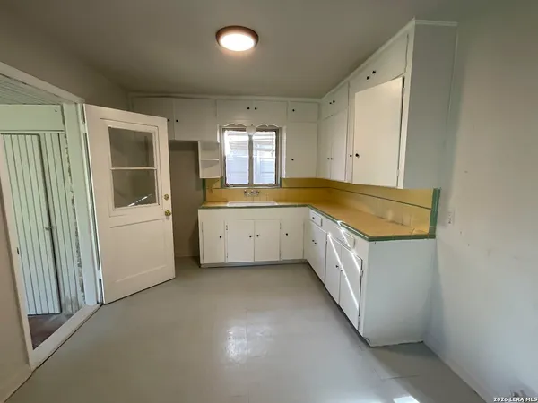 $1,350 | 1124 Vanderbilt Street, San Antonio, TX 78210