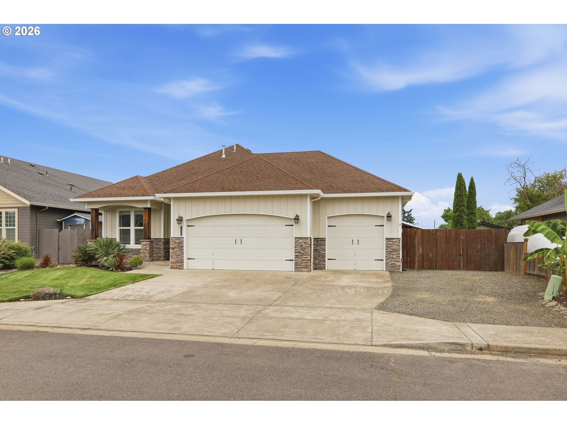 1046 Green Meadows Junction City, OR 97448 - Photo 3 of 32