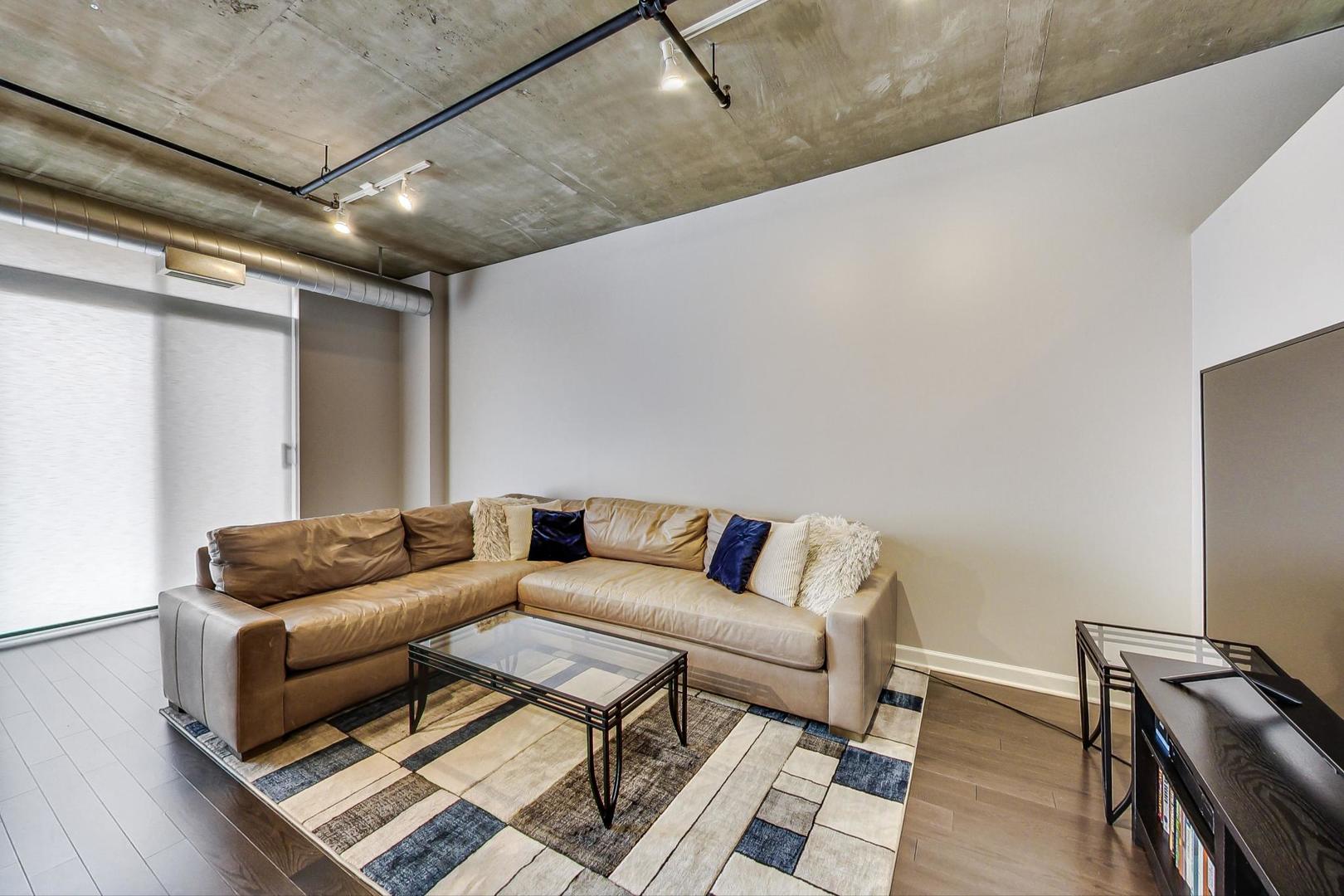 111 South Morgan Street, Unit 522 Chicago, IL 60607 - Photo 17 of 37 a living room with furniture and a rug