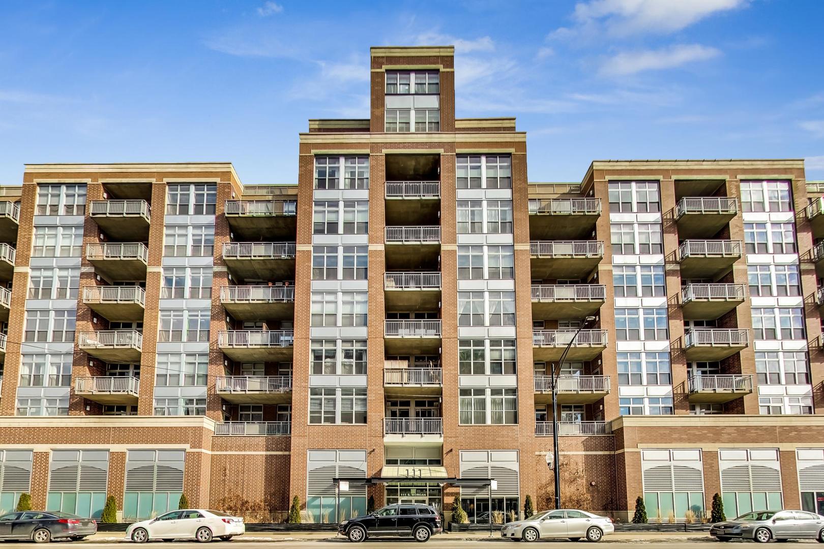 111 South Morgan Street, Unit 522 Chicago, IL 60607 - Photo 2 of 37 front view of a building