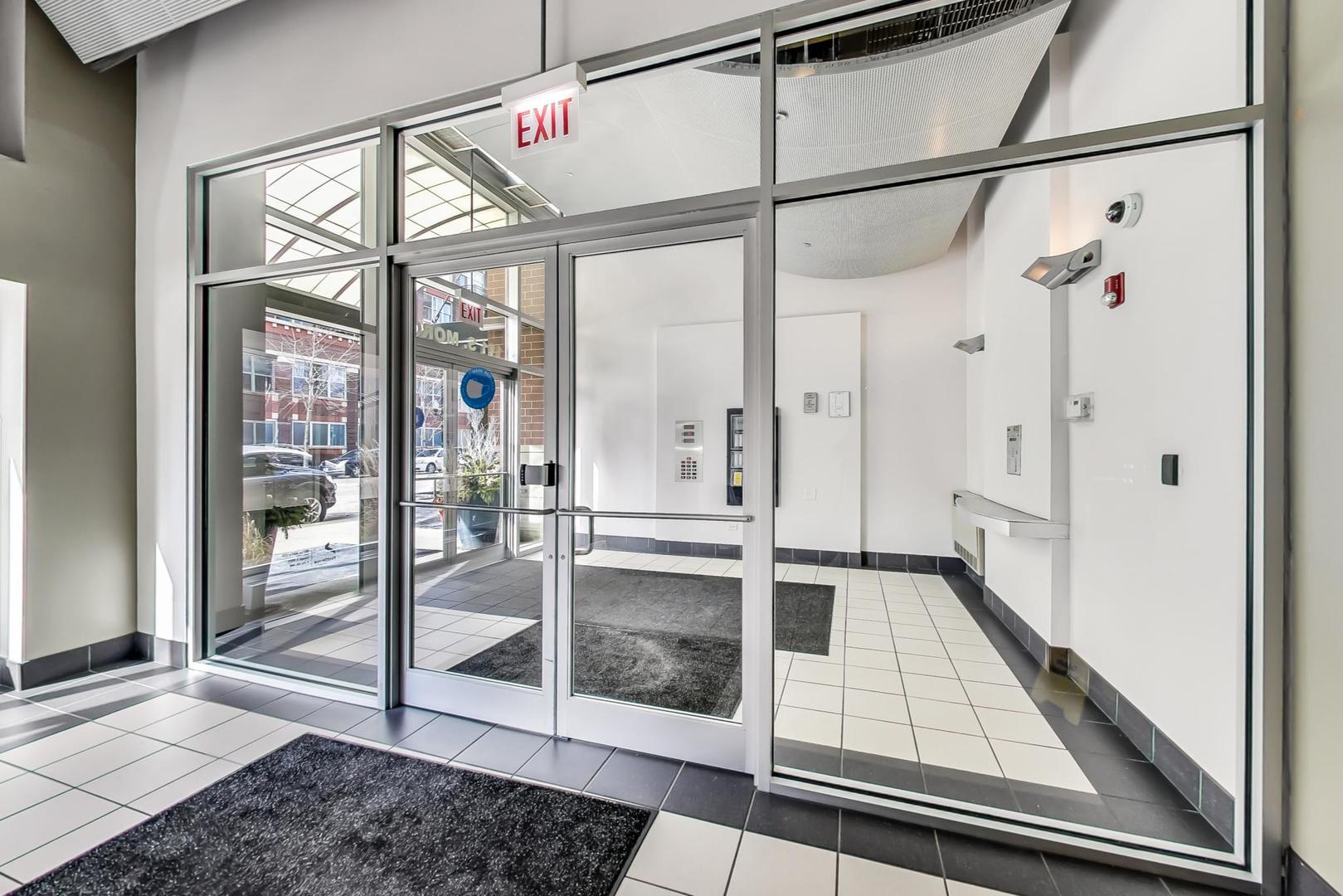 111 South Morgan Street, Unit 522 Chicago, IL 60607 - Photo 6 of 37 a view of an entryway