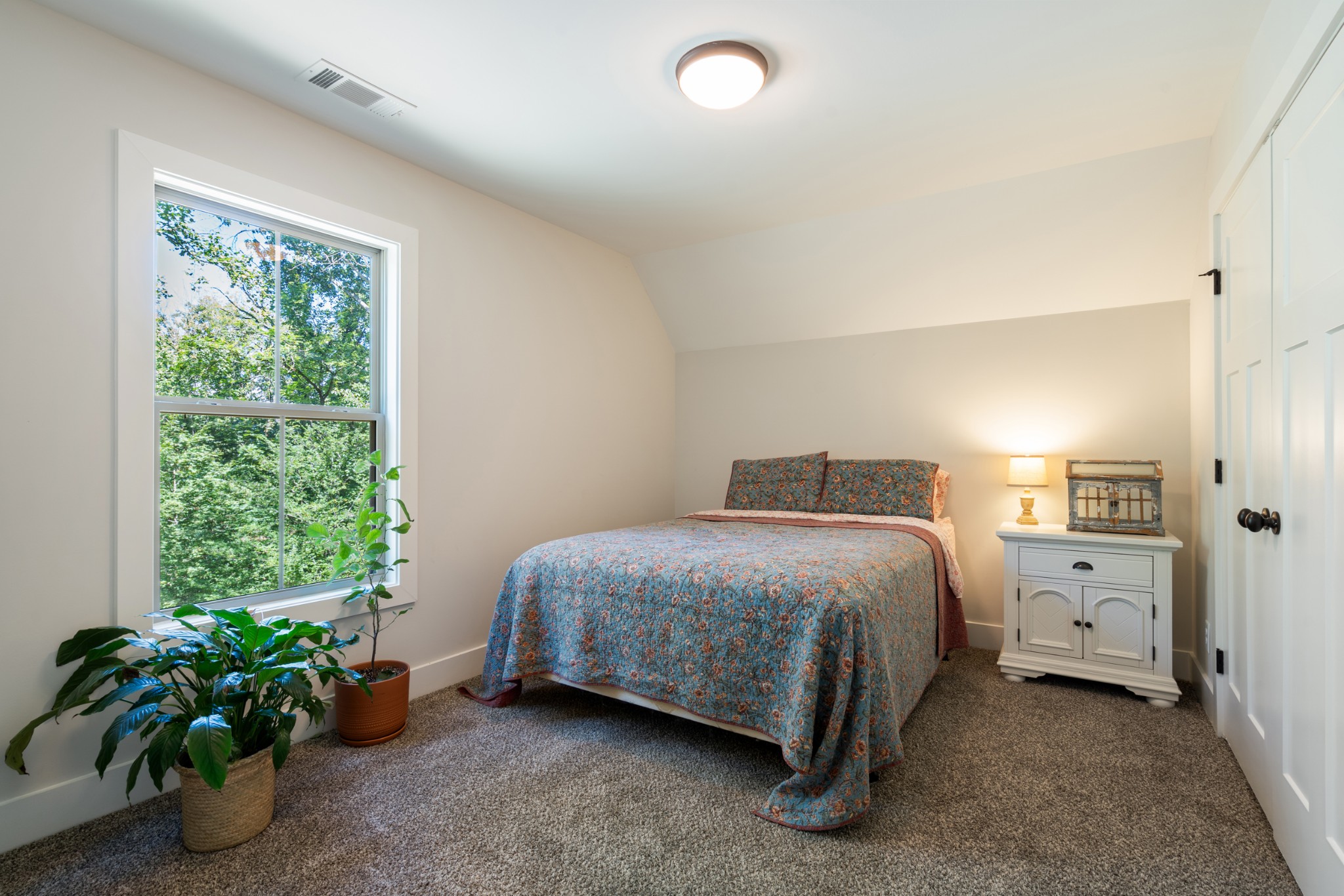 659 Turney Road Auburntown, TN 37016 - Photo 27 of 40 a spacious bedroom with a bed and a window