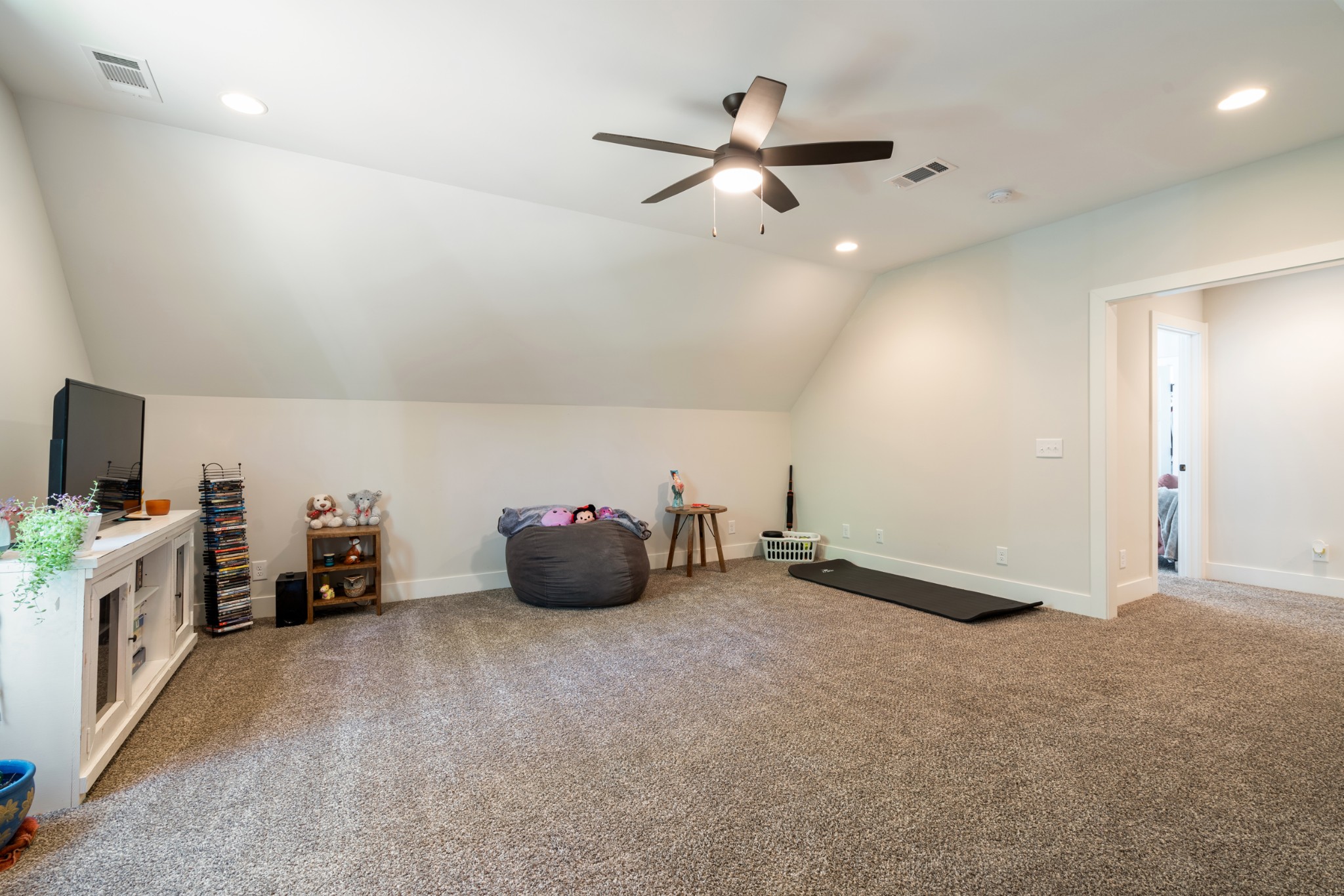 659 Turney Road Auburntown, TN 37016 - Photo 30 of 40 an empty room with windows and cabinet