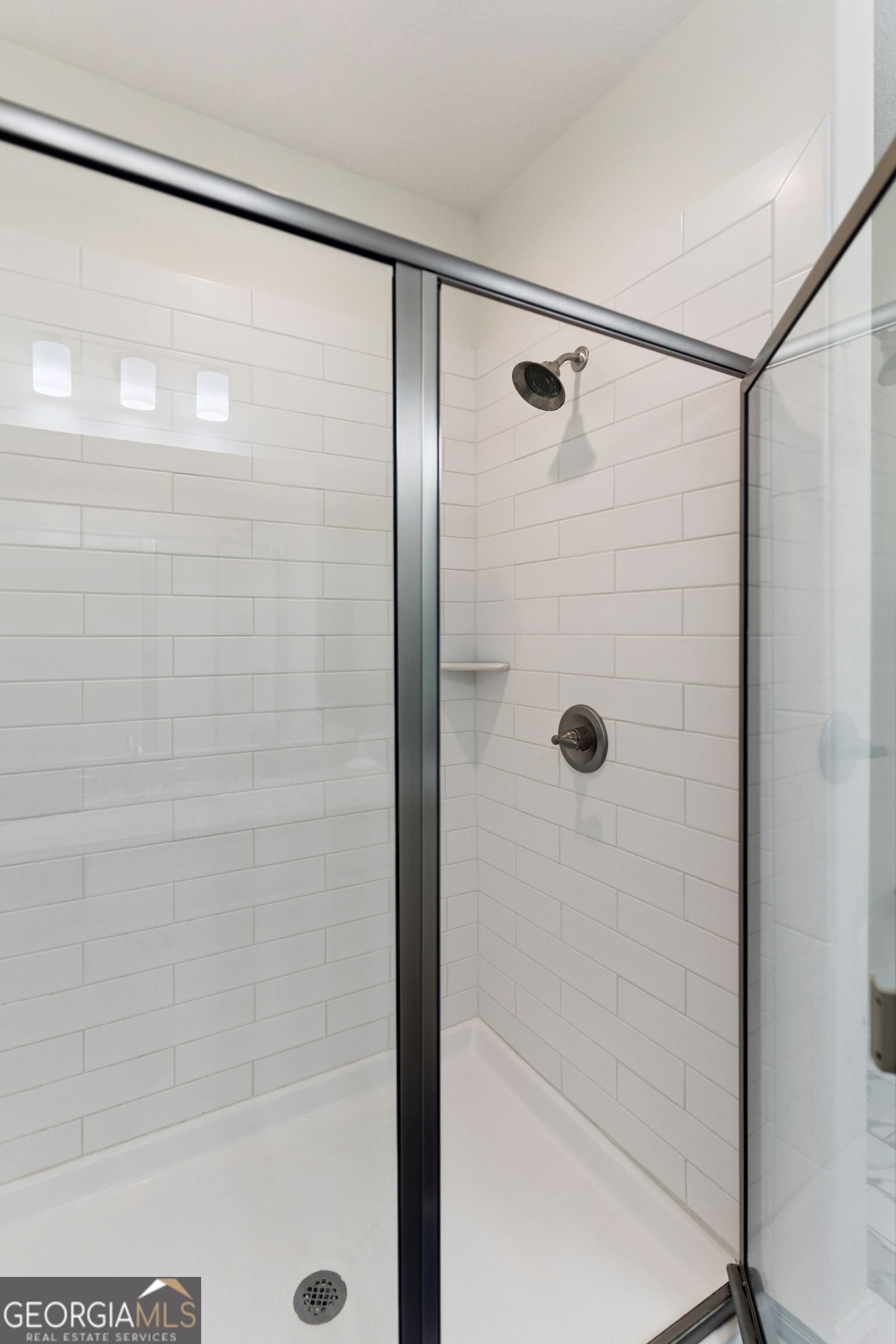 16 Hidden Harbor Road Brunswick, GA 31525 - Photo 26 of 42 a bathroom with a shower