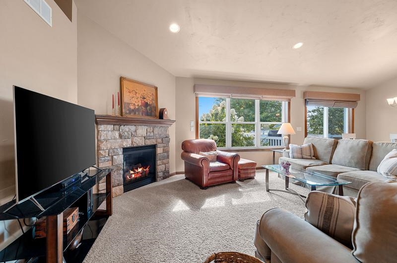N9046 Spring Valley Road Menasha, WI 54952 - Photo 6 of 33 Gallery Image 6